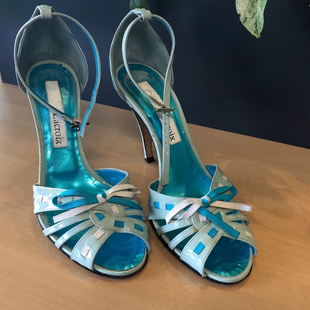 Christian Lacroix blue heels Sz 39 light blue bow